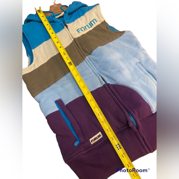 Forum Snowboarding Hoodie Vest - Picture 3 of 11